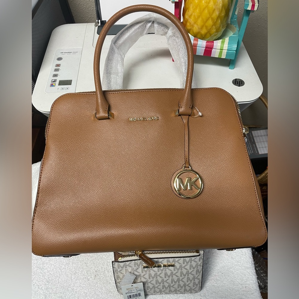 Michael Kors Houston Satchel and Wallet - Picture 3 of 11
